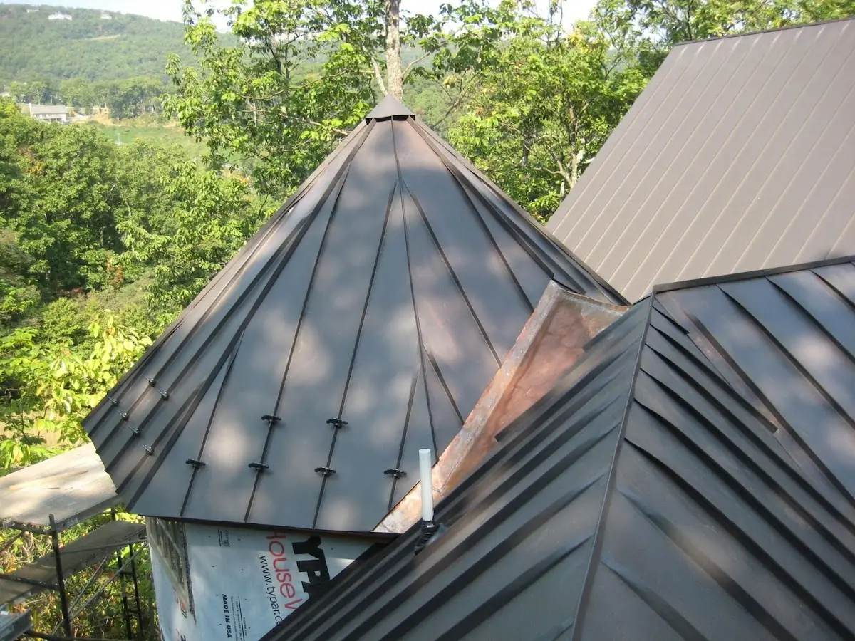 Professional Roof Tarp Installation by Craftsman Roofing in Gahagen
